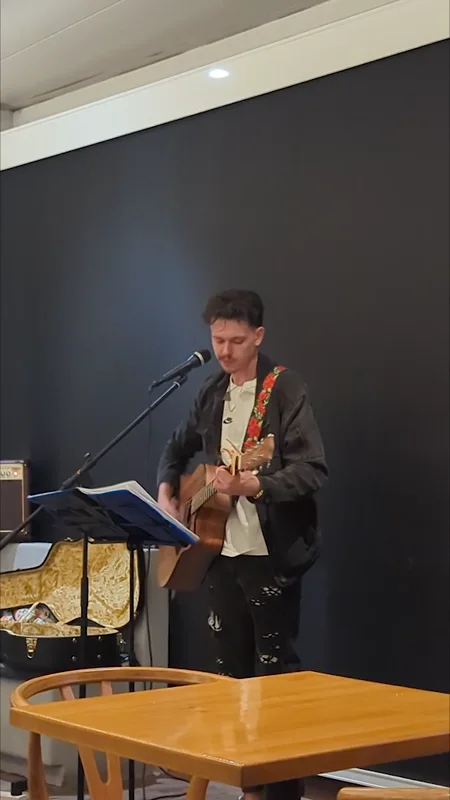 Jacob Muisi performing Big Jet Plane · II live at Pablito’s